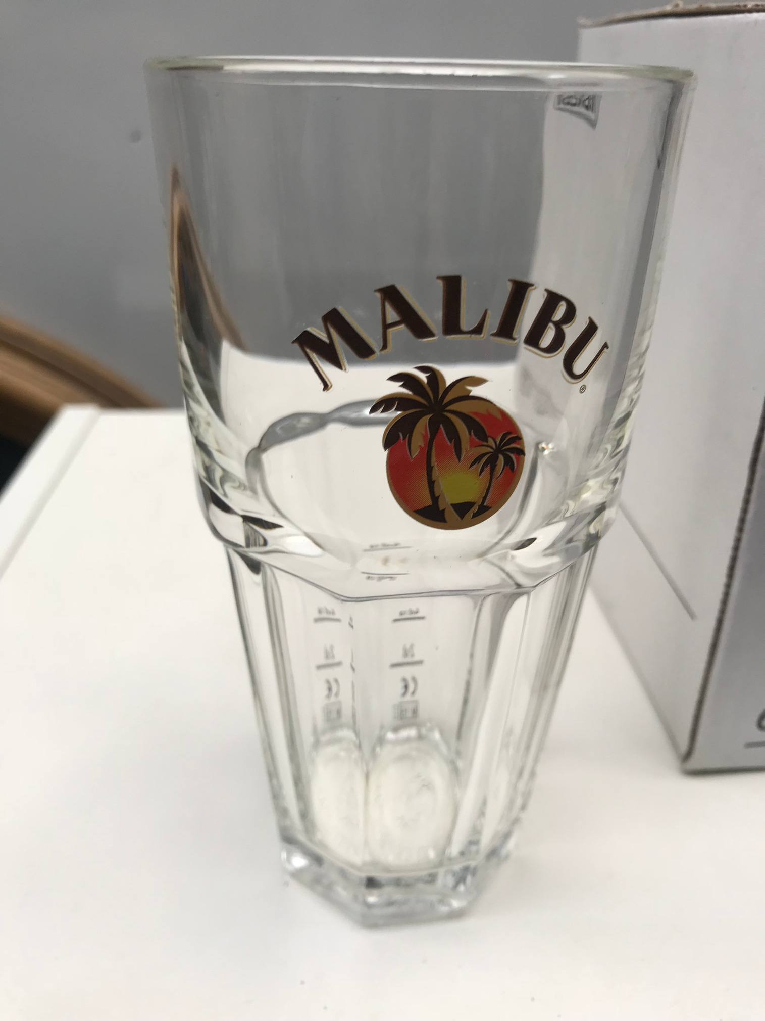 G 132-8  Glas ;Longdrink- perfekt + Cocktails - sehr schön mit Füllstrich