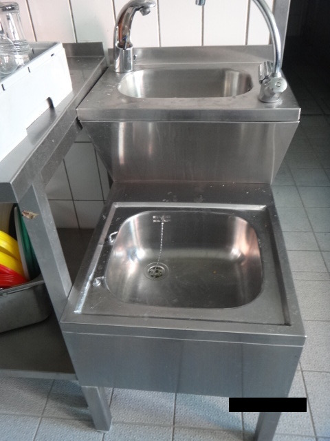 G 302 Handwaschbecken Ausguss Kombination mit Warm / Kaltwassereinheit und defektem Elektronik Wasse