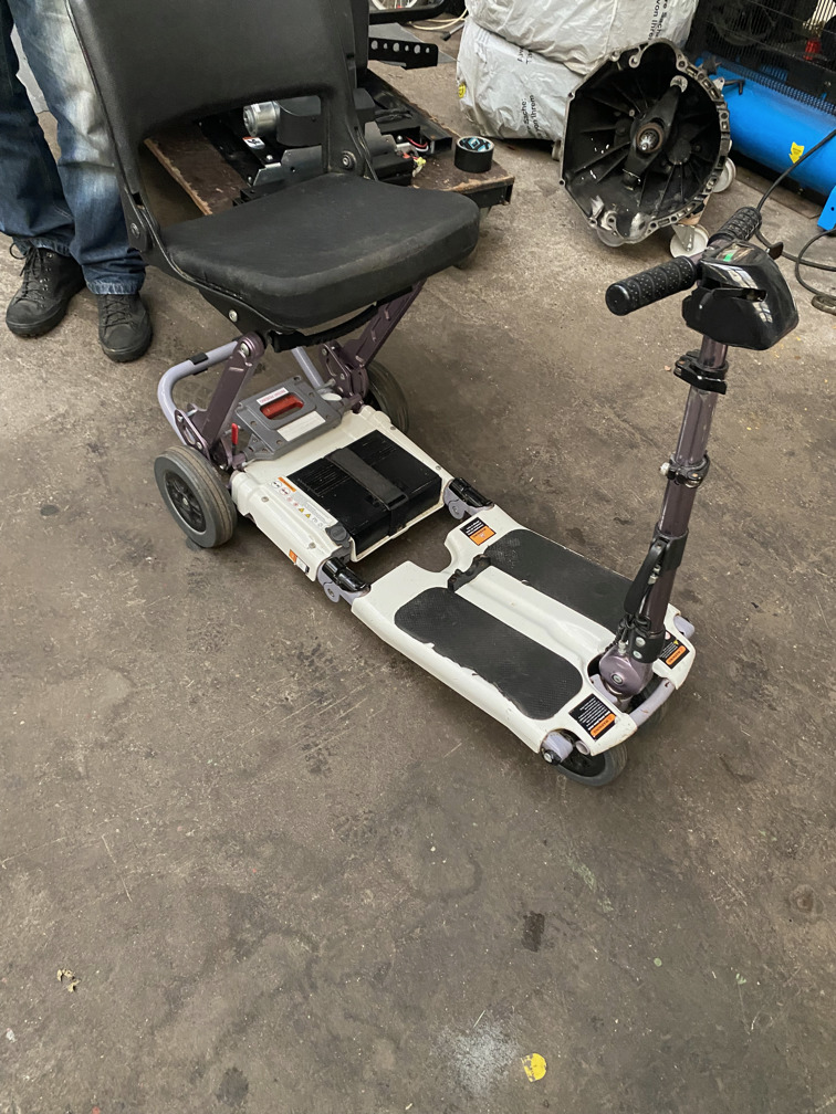 APkw-KPF 900+11 Kleines Elektomobil-Rollstuhl-Senioren Scooter;passt in jeden Kofferraum-klappbar 